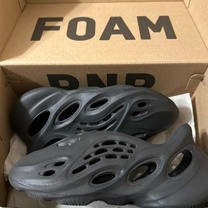 Yeezy Foam Runner🖤
